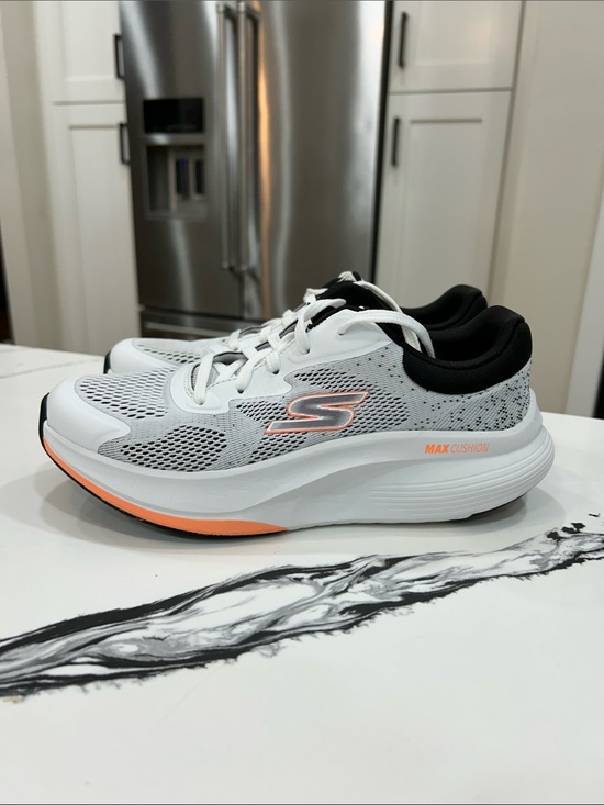 Skechers Shoes - NWOT - SKECHERS Go Walk Running Shoes
